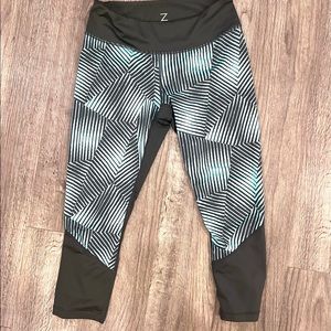 Z by Zella mid calf leggings size medium